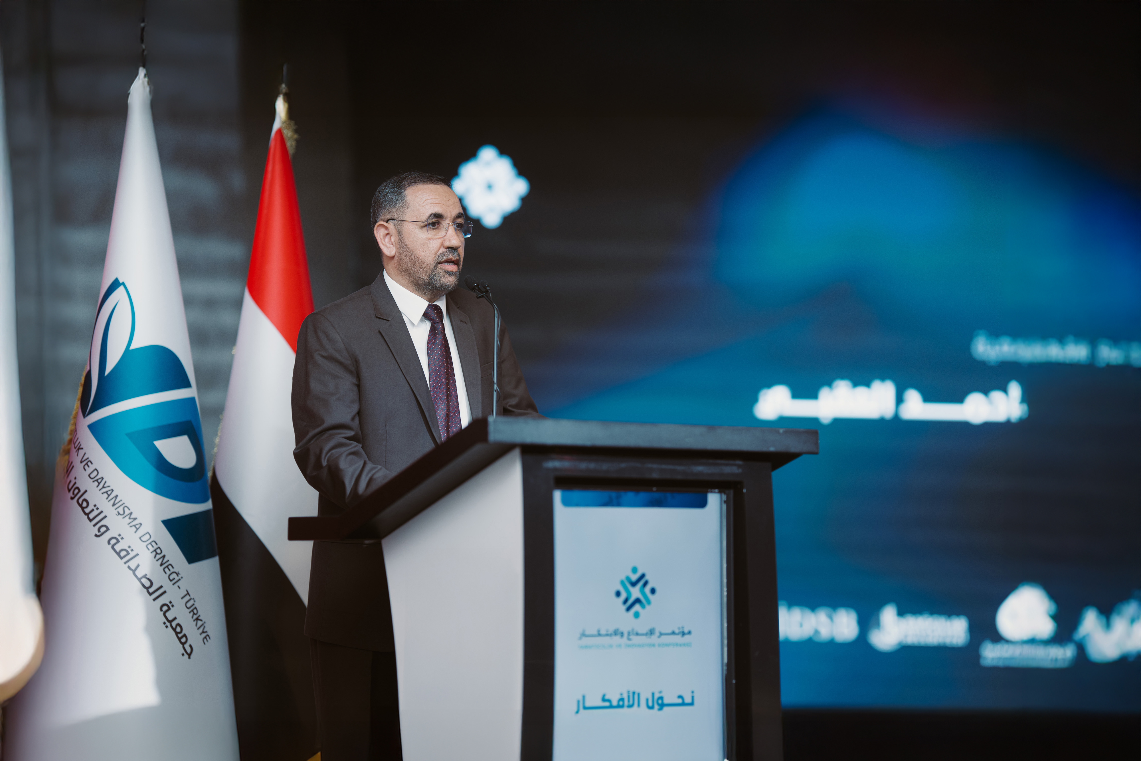 رئيس المؤتمر
